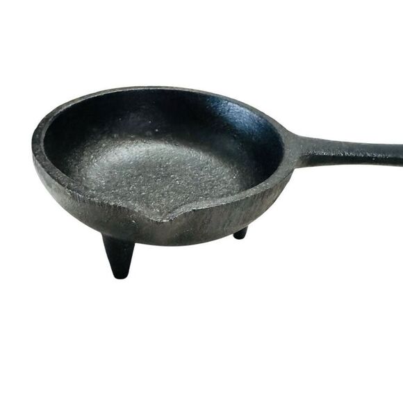 Penncraft Mt Penn, PA Cast Iron Skillet 3-Leged Primitive Salesman Sample - Picture 9 of 11